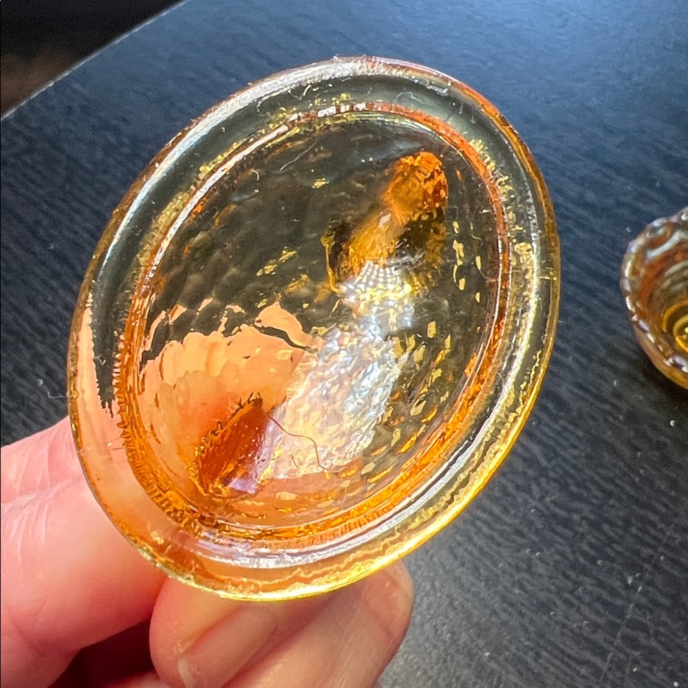 Vintage Miniature Honey Amber Glass Hen on Nest Salt Cellar Degenhart USA - Picture 7 of 11